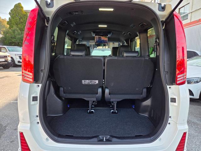 ヴォクシー ＺＳ　煌ＩＩＩ（11枚目）