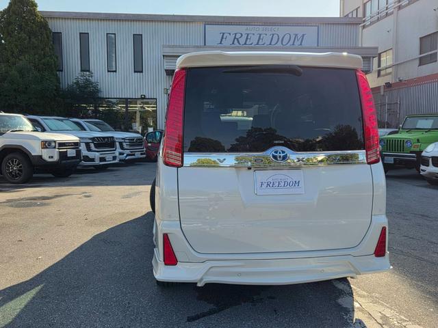 ヴォクシー ＺＳ　煌ＩＩＩ（20枚目）