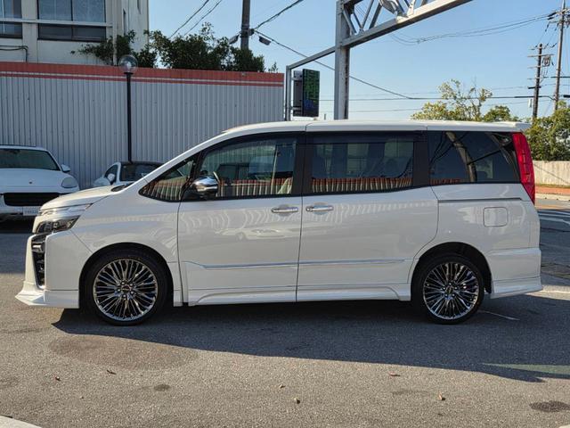 ヴォクシー ＺＳ　煌ＩＩＩ（24枚目）