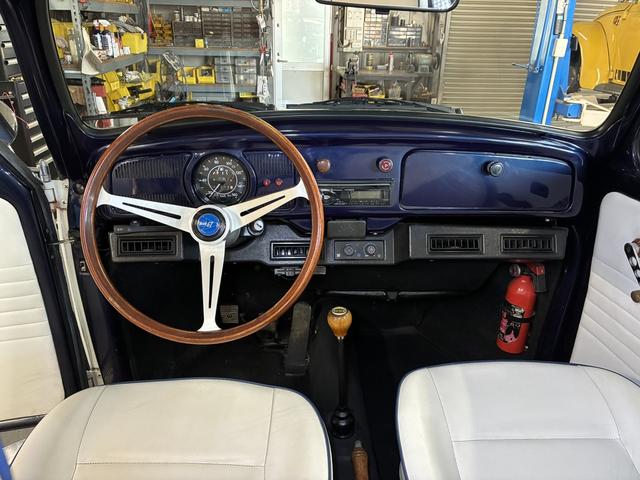 ビートル 1600i ビンテージスタイル・メキシコビートル・左ハンドル・フロントローダウン・ウッドステアリング・エアコン・フロントディスクブレーキ・インジェクション(22枚目)