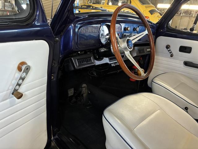 ビートル 1600i ビンテージスタイル・メキシコビートル・左ハンドル・フロントローダウン・ウッドステアリング・エアコン・フロントディスクブレーキ・インジェクション(24枚目)