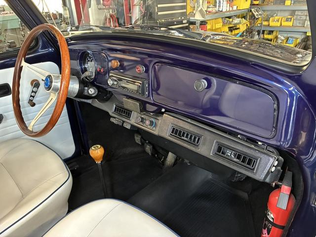 ビートル 1600i ビンテージスタイル・メキシコビートル・左ハンドル・フロントローダウン・ウッドステアリング・エアコン・フロントディスクブレーキ・インジェクション(26枚目)