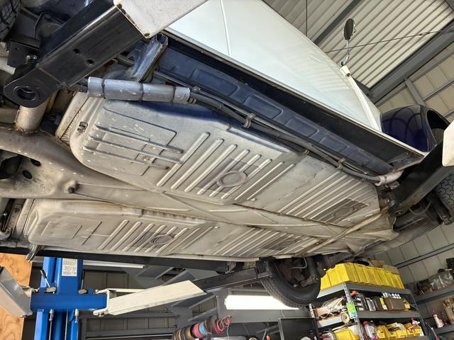 ビートル 1600i ビンテージスタイル・メキシコビートル・左ハンドル・フロントローダウン・ウッドステアリング・エアコン・フロントディスクブレーキ・インジェクション(33枚目)