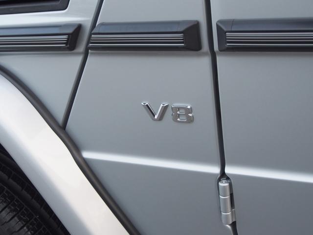 Ｖ８サイドバッジ