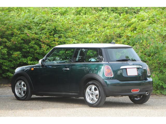ＭＩＮＩ クーパー　走行１１，０００キロ台　後期型エンジン　純正ＣＤオーディオ　純正アルミ　スペアキー有　運転席エアバック　助手席エアバック　エアコン　電動格納ミラー　整備記録簿（17枚目）