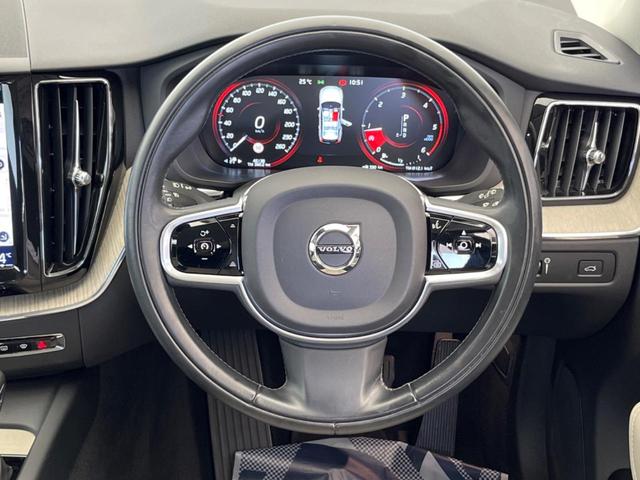 ＸＣ６０ Ｄ４　ＡＷＤ　インスクリプション　認定中古車　ナッパレザーシート　白革シート　パイロットアシスト　インテリセーフ　３６０°ビューカメラ　レーダークルーズ　純正９インチナビ　禁煙車　マッサージ機能付きシート　シートヒーター　パワーシート（11枚目）