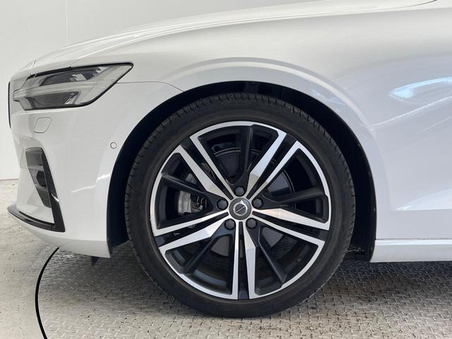 Ｖ６０ Ｂ５　Ｒデザイン　認定中古車　ｈａｒｍａｎ／ｋａｒｄｏｎ　３６０°ビューカメラ　禁煙車　インテリセーフ　純正ナビ　シートベンチレーション　メモリー機能付きパワーシート　Ａｐｐｌｅ　Ｃａｒ　Ｐｌａｙ　フルセグＴＶ（16枚目）