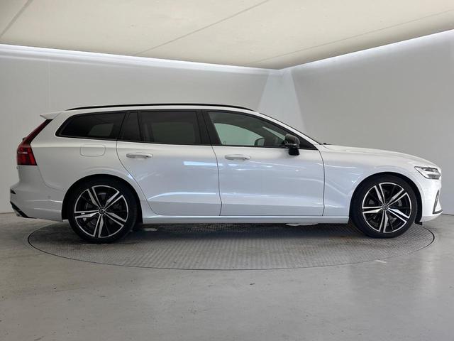 Ｖ６０ Ｂ５　Ｒデザイン　認定中古車　ｈａｒｍａｎ／ｋａｒｄｏｎ　３６０°ビューカメラ　禁煙車　インテリセーフ　純正ナビ　シートベンチレーション　メモリー機能付きパワーシート　Ａｐｐｌｅ　Ｃａｒ　Ｐｌａｙ　フルセグＴＶ（18枚目）