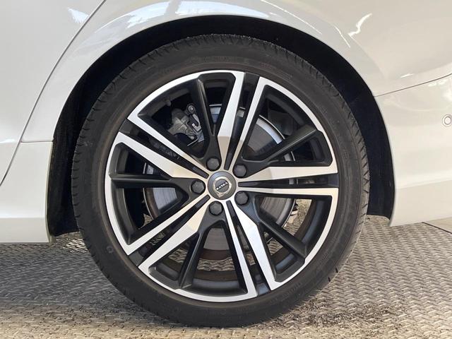 Ｖ６０ Ｂ５　Ｒデザイン　認定中古車　ｈａｒｍａｎ／ｋａｒｄｏｎ　３６０°ビューカメラ　禁煙車　インテリセーフ　純正ナビ　シートベンチレーション　メモリー機能付きパワーシート　Ａｐｐｌｅ　Ｃａｒ　Ｐｌａｙ　フルセグＴＶ（28枚目）
