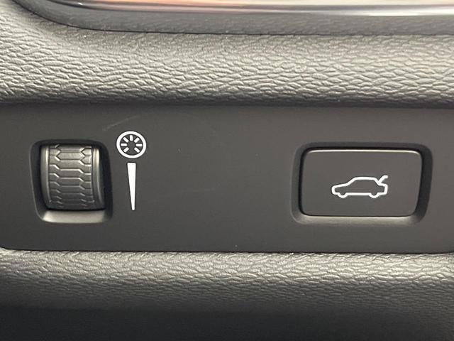 Ｖ６０ Ｂ５　Ｒデザイン　認定中古車　ｈａｒｍａｎ／ｋａｒｄｏｎ　３６０°ビューカメラ　禁煙車　インテリセーフ　純正ナビ　シートベンチレーション　メモリー機能付きパワーシート　Ａｐｐｌｅ　Ｃａｒ　Ｐｌａｙ　フルセグＴＶ（36枚目）