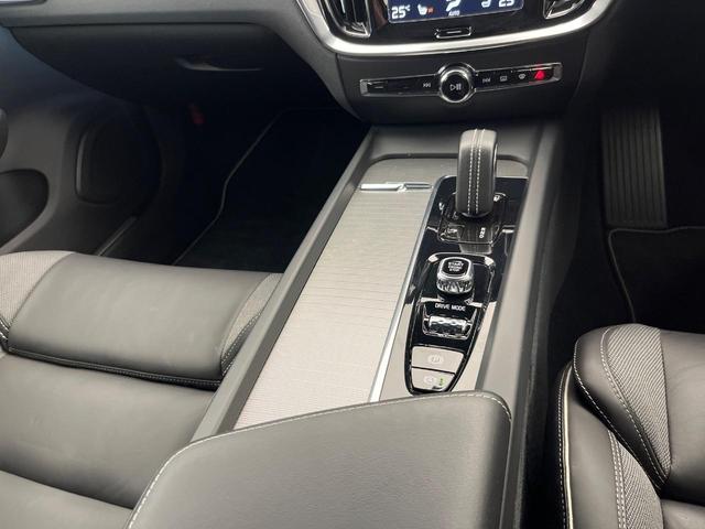 Ｖ６０ Ｂ５　Ｒデザイン　認定中古車　ｈａｒｍａｎ／ｋａｒｄｏｎ　３６０°ビューカメラ　禁煙車　インテリセーフ　純正ナビ　シートベンチレーション　メモリー機能付きパワーシート　Ａｐｐｌｅ　Ｃａｒ　Ｐｌａｙ　フルセグＴＶ（50枚目）