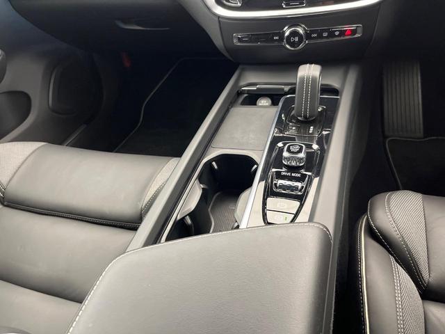 Ｖ６０ Ｂ５　Ｒデザイン　認定中古車　ｈａｒｍａｎ／ｋａｒｄｏｎ　３６０°ビューカメラ　禁煙車　インテリセーフ　純正ナビ　シートベンチレーション　メモリー機能付きパワーシート　Ａｐｐｌｅ　Ｃａｒ　Ｐｌａｙ　フルセグＴＶ（51枚目）