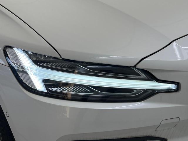 Ｖ６０ アルティメット　Ｂ４　認定中古車　純正９インチナビ　Ｇｏｏｇｌｅモデル　ｈａｒｍａｎ／ｋａｒｄｏｎ　白革シート　３６０°ビューカメラ　シートベンチレーション　パワーシート　パワーバックドア　ＬＥＤヘッドライト　ルーフレール（15枚目）