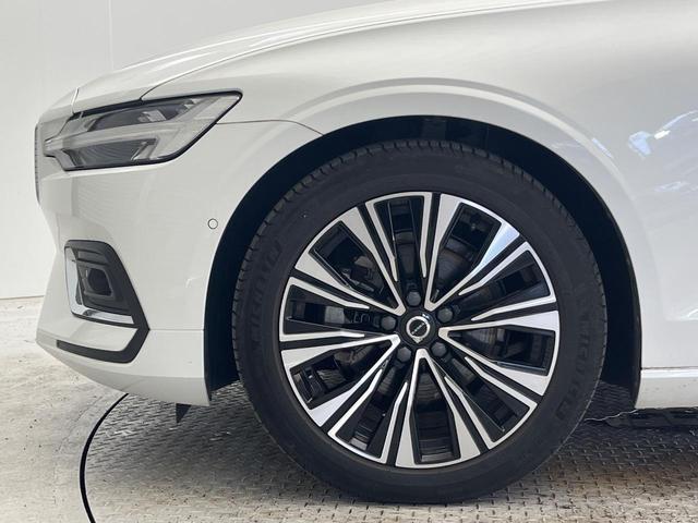 Ｖ６０ アルティメット　Ｂ４　認定中古車　純正９インチナビ　Ｇｏｏｇｌｅモデル　ｈａｒｍａｎ／ｋａｒｄｏｎ　白革シート　３６０°ビューカメラ　シートベンチレーション　パワーシート　パワーバックドア　ＬＥＤヘッドライト　ルーフレール（16枚目）