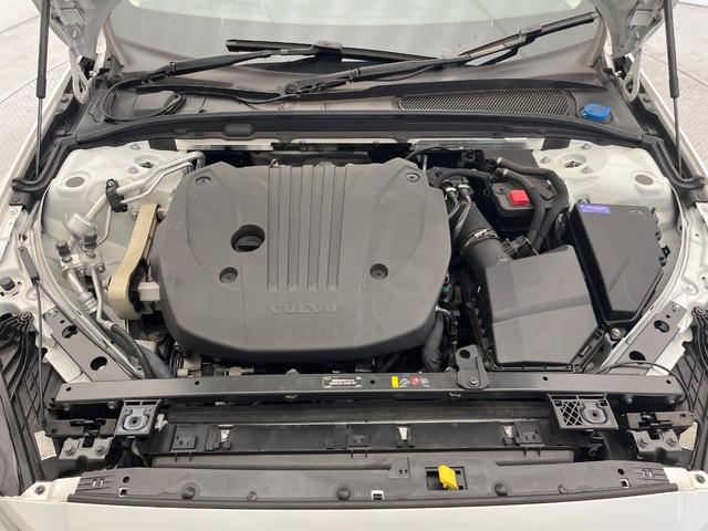 Ｖ６０ アルティメット　Ｂ４　認定中古車　純正９インチナビ　Ｇｏｏｇｌｅモデル　ｈａｒｍａｎ／ｋａｒｄｏｎ　白革シート　３６０°ビューカメラ　シートベンチレーション　パワーシート　パワーバックドア　ＬＥＤヘッドライト　ルーフレール（21枚目）