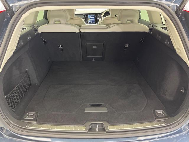 Ｖ６０ Ｂ５　インスクリプション　認定中古車　純正９インチナビ　Ｂｏｗｅｒｓ＆Ｗｉｌｋｉｎｓ　白革シート　３６０°ビューカメラ　パイロットアシスト　シートベンチレーション　パワーシート　Ａｐｐｌｅ　Ｃａｒ　Ｐｌａｙ　Ｂｌｕｅｔｏｏｔｈ（14枚目）