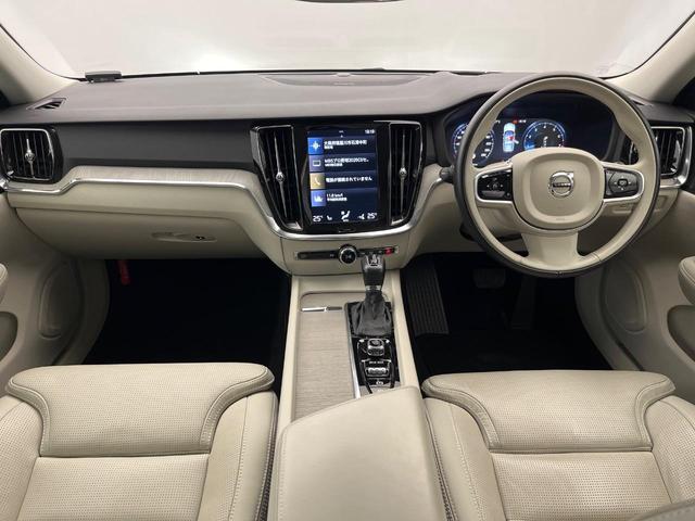 Ｖ６０ Ｔ５　インスクリプション　純正９インチナビ　白革シート　ｈａｒｍａｎ／ｋａｒｄｏｎ　３６０°ビューカメラ　パイロットアシスト　パワーシート　シートベンチレーション　パワーシート　Ａｐｐｌｅ　Ｃａｒ　Ｐｌａｙ　Ｂｌｕｅｔｏｏｔｈ（2枚目）