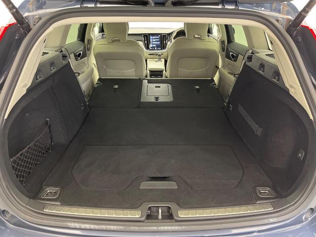 Ｖ６０ Ｔ５　インスクリプション　純正９インチナビ　白革シート　ｈａｒｍａｎ／ｋａｒｄｏｎ　３６０°ビューカメラ　パイロットアシスト　パワーシート　シートベンチレーション　パワーシート　Ａｐｐｌｅ　Ｃａｒ　Ｐｌａｙ　Ｂｌｕｅｔｏｏｔｈ（14枚目）