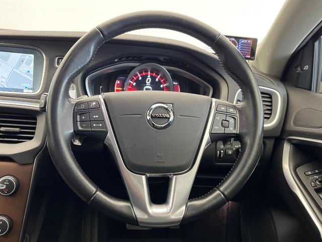 Ｖ４０ Ｔ３　インスクリプション　純正ナビ　ｈａｒｍａｎ／ｋａｒｄｏｎ　禁煙車　インテリセーフ　シートベンチレーション　パワーシート　Ｂｌｕｅｔｏｏｔｈ　トールハンマーＬＥＤヘッドライト　ブラインドスポットインフォメーション（11枚目）