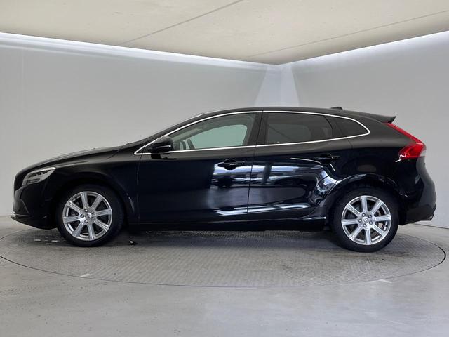 Ｖ４０ Ｔ３　インスクリプション　純正ナビ　ｈａｒｍａｎ／ｋａｒｄｏｎ　禁煙車　インテリセーフ　シートベンチレーション　パワーシート　Ｂｌｕｅｔｏｏｔｈ　トールハンマーＬＥＤヘッドライト　ブラインドスポットインフォメーション（20枚目）