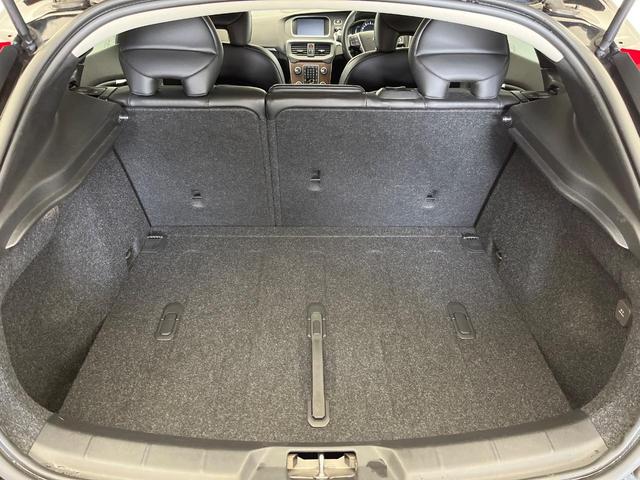 Ｖ４０ Ｔ３　インスクリプション　純正ナビ　ｈａｒｍａｎ／ｋａｒｄｏｎ　禁煙車　インテリセーフ　シートベンチレーション　パワーシート　Ｂｌｕｅｔｏｏｔｈ　トールハンマーＬＥＤヘッドライト　ブラインドスポットインフォメーション（23枚目）