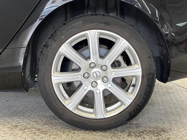 Ｖ４０ Ｔ３　インスクリプション　純正ナビ　ｈａｒｍａｎ／ｋａｒｄｏｎ　禁煙車　インテリセーフ　シートベンチレーション　パワーシート　Ｂｌｕｅｔｏｏｔｈ　トールハンマーＬＥＤヘッドライト　ブラインドスポットインフォメーション（24枚目）