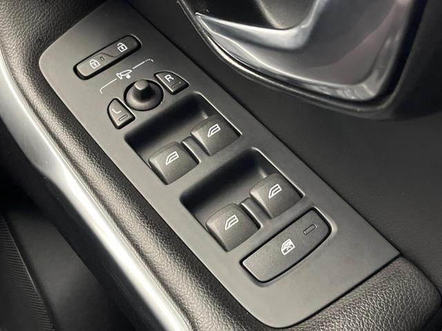 Ｖ４０ Ｔ３　インスクリプション　純正ナビ　ｈａｒｍａｎ／ｋａｒｄｏｎ　禁煙車　インテリセーフ　シートベンチレーション　パワーシート　Ｂｌｕｅｔｏｏｔｈ　トールハンマーＬＥＤヘッドライト　ブラインドスポットインフォメーション（30枚目）