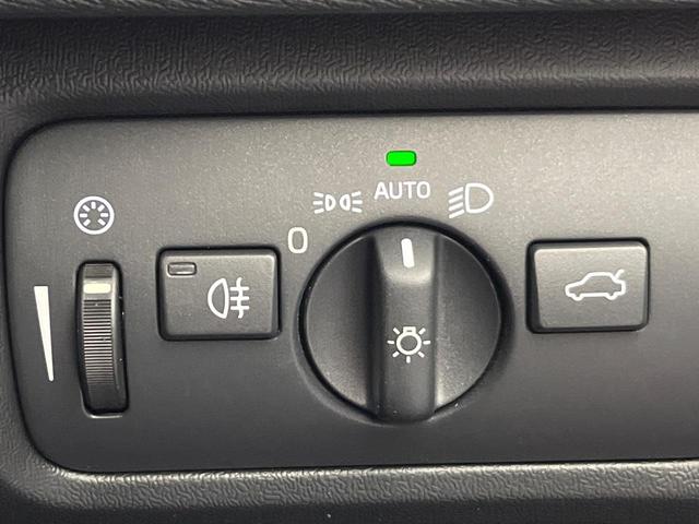 Ｖ４０ Ｔ３　インスクリプション　純正ナビ　ｈａｒｍａｎ／ｋａｒｄｏｎ　禁煙車　インテリセーフ　シートベンチレーション　パワーシート　Ｂｌｕｅｔｏｏｔｈ　トールハンマーＬＥＤヘッドライト　ブラインドスポットインフォメーション（33枚目）