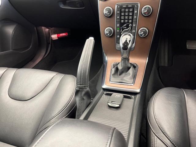 Ｖ４０ Ｔ３　インスクリプション　純正ナビ　ｈａｒｍａｎ／ｋａｒｄｏｎ　禁煙車　インテリセーフ　シートベンチレーション　パワーシート　Ｂｌｕｅｔｏｏｔｈ　トールハンマーＬＥＤヘッドライト　ブラインドスポットインフォメーション（47枚目）