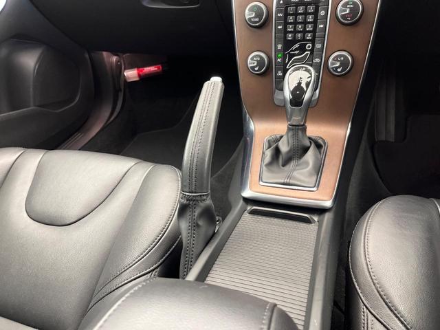 Ｖ４０ Ｔ３　インスクリプション　純正ナビ　ｈａｒｍａｎ／ｋａｒｄｏｎ　禁煙車　インテリセーフ　シートベンチレーション　パワーシート　Ｂｌｕｅｔｏｏｔｈ　トールハンマーＬＥＤヘッドライト　ブラインドスポットインフォメーション（48枚目）