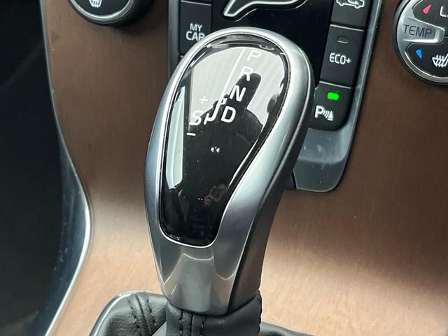Ｖ４０ Ｔ３　インスクリプション　純正ナビ　ｈａｒｍａｎ／ｋａｒｄｏｎ　禁煙車　インテリセーフ　シートベンチレーション　パワーシート　Ｂｌｕｅｔｏｏｔｈ　トールハンマーＬＥＤヘッドライト　ブラインドスポットインフォメーション（50枚目）