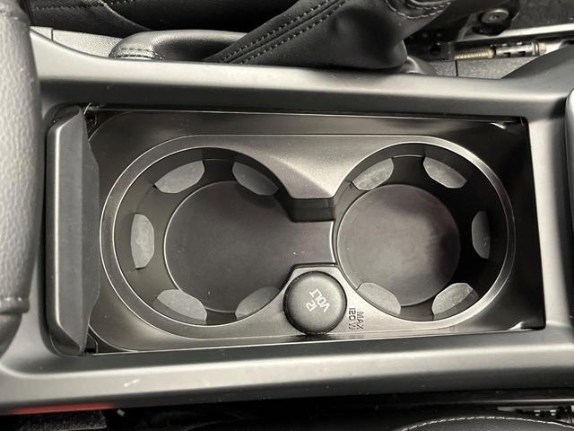 Ｖ４０ Ｔ３　インスクリプション　純正ナビ　ｈａｒｍａｎ／ｋａｒｄｏｎ　禁煙車　インテリセーフ　シートベンチレーション　パワーシート　Ｂｌｕｅｔｏｏｔｈ　トールハンマーＬＥＤヘッドライト　ブラインドスポットインフォメーション（52枚目）