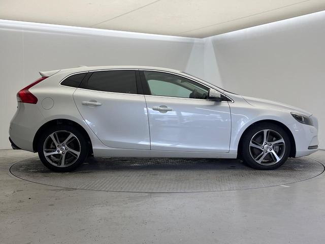 Ｖ４０ Ｄ４　ＳＥ　禁煙車　インテリセーフ　純正ＨＤＤナビ　バックカメラ　パドルシフト　フロントシートヒーター　運転席パワーシート　純正１７インチアルミホイール　Ｂｌｕｅｔｏｏｔｈ　ＣＤ・ＤＶＤ再生機能（18枚目）