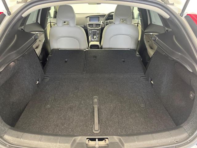 Ｖ４０ Ｄ４　ＳＥ　禁煙車　インテリセーフ　純正ＨＤＤナビ　バックカメラ　パドルシフト　フロントシートヒーター　運転席パワーシート　純正１７インチアルミホイール　Ｂｌｕｅｔｏｏｔｈ　ＣＤ・ＤＶＤ再生機能（23枚目）