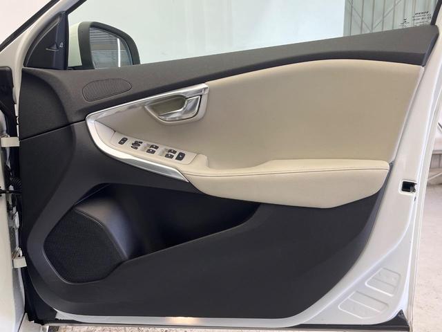 Ｖ４０ Ｄ４　ＳＥ　禁煙車　インテリセーフ　純正ＨＤＤナビ　バックカメラ　パドルシフト　フロントシートヒーター　運転席パワーシート　純正１７インチアルミホイール　Ｂｌｕｅｔｏｏｔｈ　ＣＤ・ＤＶＤ再生機能（28枚目）