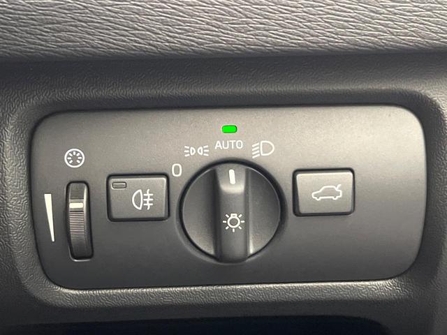 Ｖ４０ Ｄ４　ＳＥ　禁煙車　インテリセーフ　純正ＨＤＤナビ　バックカメラ　パドルシフト　フロントシートヒーター　運転席パワーシート　純正１７インチアルミホイール　Ｂｌｕｅｔｏｏｔｈ　ＣＤ・ＤＶＤ再生機能（31枚目）