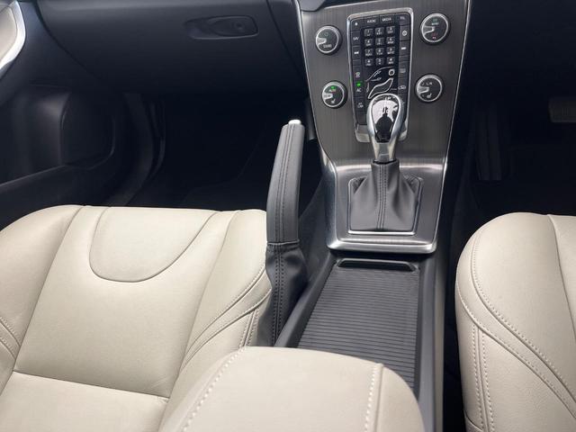 Ｖ４０ Ｄ４　ＳＥ　禁煙車　インテリセーフ　純正ＨＤＤナビ　バックカメラ　パドルシフト　フロントシートヒーター　運転席パワーシート　純正１７インチアルミホイール　Ｂｌｕｅｔｏｏｔｈ　ＣＤ・ＤＶＤ再生機能（46枚目）