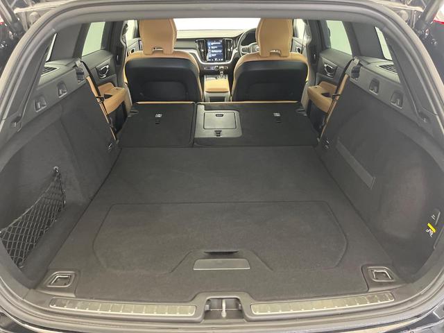 V60 T5 モメンタム 純正9インチナビ 茶革シート パイロットアシスト シートヒーター パワーシート バックカメラ Apple Car Play Bluetooth フルセグTV パワーバックドア LEDヘッドライト(23枚目)