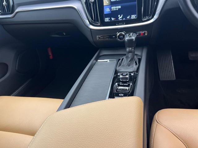 V60 T5 モメンタム 純正9インチナビ 茶革シート パイロットアシスト シートヒーター パワーシート バックカメラ Apple Car Play Bluetooth フルセグTV パワーバックドア LEDヘッドライト(47枚目)