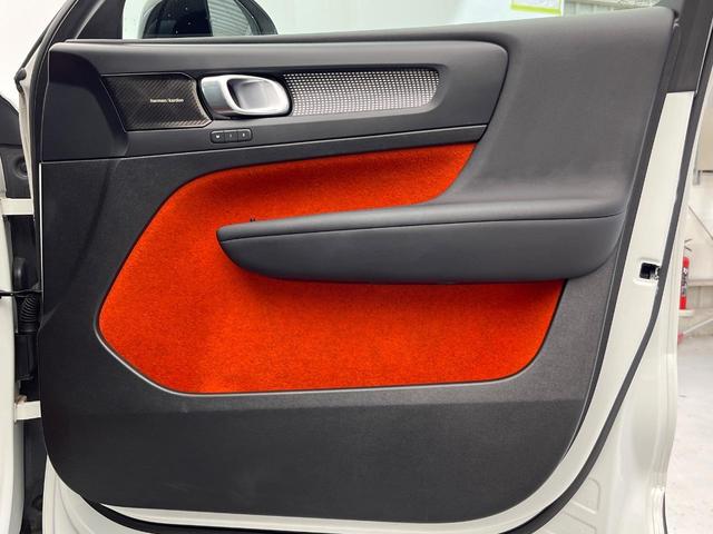 XC40 T5 AWD Rデザイン 認定中古車 サンルーフ harman/kardon 360°ビューカメラ 禁煙車 インテリセーフ シートヒーター メモリー機能付きパワーシート 純正9インチナビ フルセグTV LEDヘッドライト(32枚目)