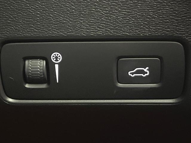 XC40 T5 AWD Rデザイン 認定中古車 サンルーフ harman/kardon 360°ビューカメラ 禁煙車 インテリセーフ シートヒーター メモリー機能付きパワーシート 純正9インチナビ フルセグTV LEDヘッドライト(37枚目)