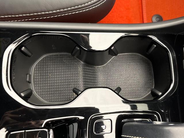 XC40 T5 AWD Rデザイン 認定中古車 サンルーフ harman/kardon 360°ビューカメラ 禁煙車 インテリセーフ シートヒーター メモリー機能付きパワーシート 純正9インチナビ フルセグTV LEDヘッドライト(57枚目)