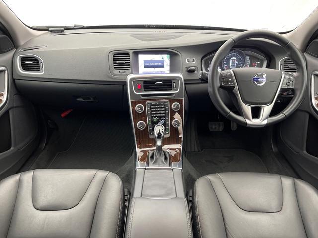 Ｖ６０ Ｄ４　クラシック　ディーゼル　サンルーフ　インテリセーフ　禁煙車　シートヒーター　パワーシート　フルセグＴＶ　Ｂｌｕｅｔｏｏｔｈ　ＬＥＤヘッドライト　ブラインドスポットインフォメーション（2枚目）