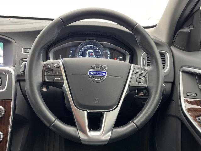 Ｖ６０ Ｄ４　クラシック　ディーゼル　サンルーフ　インテリセーフ　禁煙車　シートヒーター　パワーシート　フルセグＴＶ　Ｂｌｕｅｔｏｏｔｈ　ＬＥＤヘッドライト　ブラインドスポットインフォメーション（11枚目）