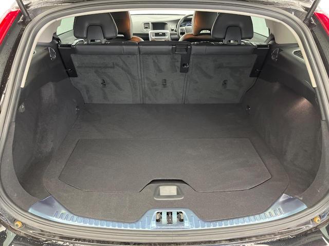 Ｖ６０ Ｄ４　クラシック　ディーゼル　サンルーフ　インテリセーフ　禁煙車　シートヒーター　パワーシート　フルセグＴＶ　Ｂｌｕｅｔｏｏｔｈ　ＬＥＤヘッドライト　ブラインドスポットインフォメーション（14枚目）