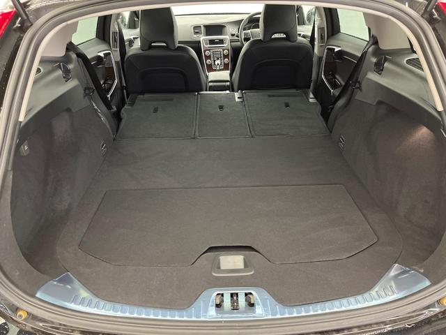 Ｖ６０ Ｄ４　クラシック　ディーゼル　サンルーフ　インテリセーフ　禁煙車　シートヒーター　パワーシート　フルセグＴＶ　Ｂｌｕｅｔｏｏｔｈ　ＬＥＤヘッドライト　ブラインドスポットインフォメーション（24枚目）