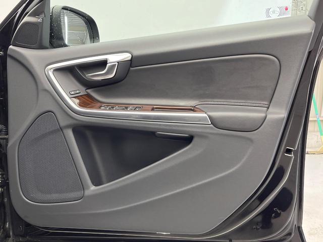 Ｖ６０ Ｄ４　クラシック　ディーゼル　サンルーフ　インテリセーフ　禁煙車　シートヒーター　パワーシート　フルセグＴＶ　Ｂｌｕｅｔｏｏｔｈ　ＬＥＤヘッドライト　ブラインドスポットインフォメーション（30枚目）