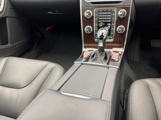 Ｖ６０ Ｄ４　クラシック　ディーゼル　サンルーフ　インテリセーフ　禁煙車　シートヒーター　パワーシート　フルセグＴＶ　Ｂｌｕｅｔｏｏｔｈ　ＬＥＤヘッドライト　ブラインドスポットインフォメーション（50枚目）