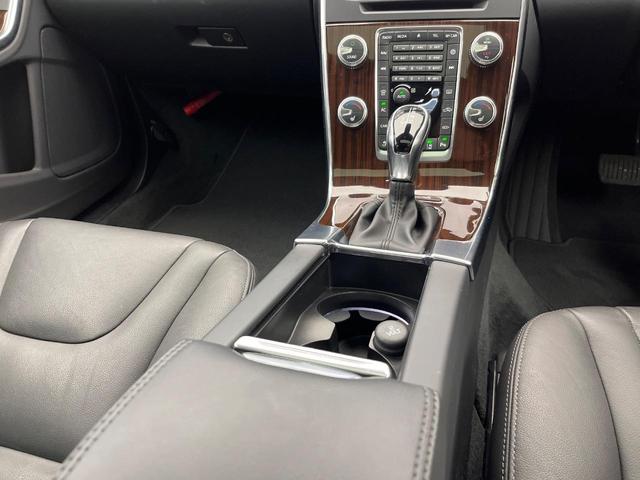 Ｖ６０ Ｄ４　クラシック　ディーゼル　サンルーフ　インテリセーフ　禁煙車　シートヒーター　パワーシート　フルセグＴＶ　Ｂｌｕｅｔｏｏｔｈ　ＬＥＤヘッドライト　ブラインドスポットインフォメーション（51枚目）