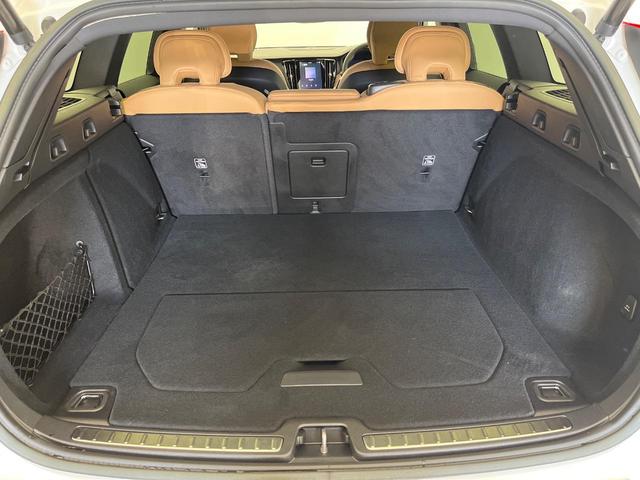 V60 クロスカントリー アルティメット B5 AWD 認定中古車 Googleモデル 360ビューカメラ パイロットアシスト シートベンチレーション メモリー機能付きパワーシート パワーバックドア LEDヘッドライト ブラインドスポットインフォメーション(15枚目)